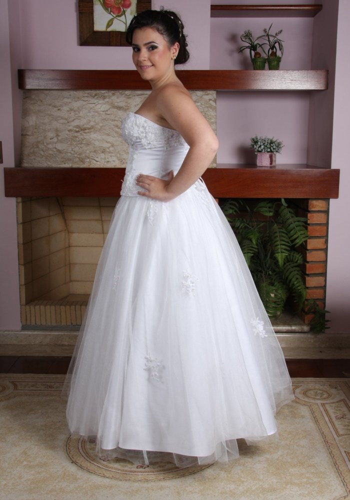 Vestido de Debutante Branco - 4 - 2 - Hipnose Alta Costura e Spa para Noivas e Noivos - Campinas - SP - 2