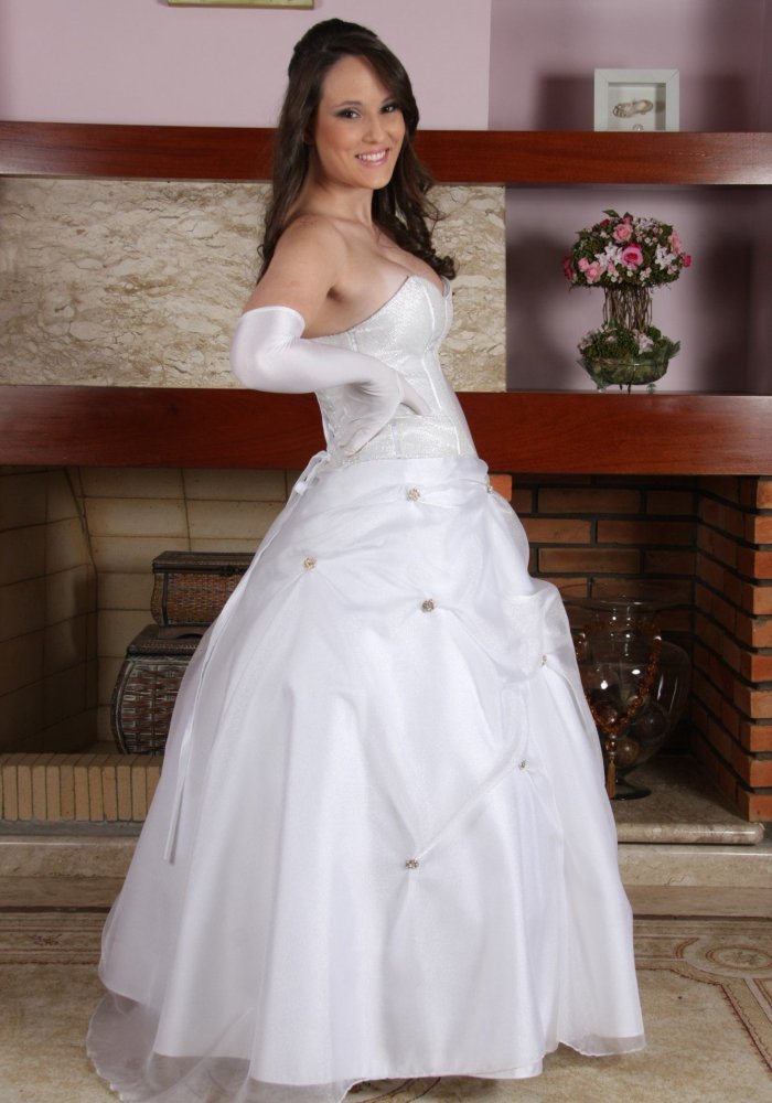 Vestido de Debutante Branco - 8 - 2 - Hipnose Alta Costura e Spa para Noivas e Noivos - Campinas - SP - 2