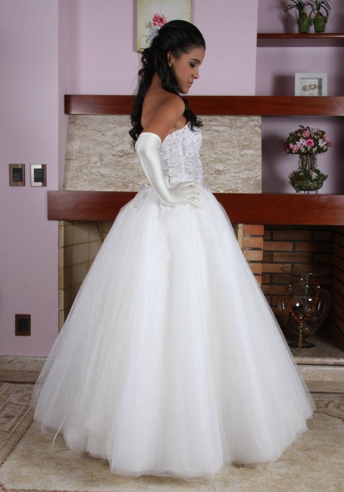 Vestido de Debutante Branco - 9 - 2 - Hipnose Alta Costura e Spa para Noivas e Noivos - Campinas - SP - 2