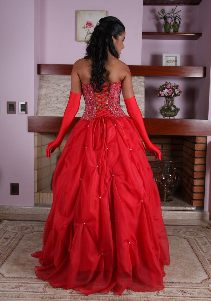 Vestido de Debutante Vermelho - 11 - 2 - Hipnose Alta Costura e Spa para Noivas e Noivos - Campinas - SP - 1