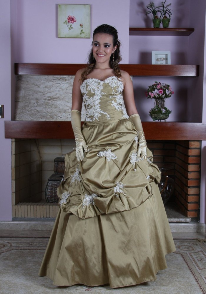 Vestido de Debutante Marfim e Ouro - 4 - 3 - Hipnose Alta Costura e Spa para Noivas e Noivos - Campinas - SP - 1
