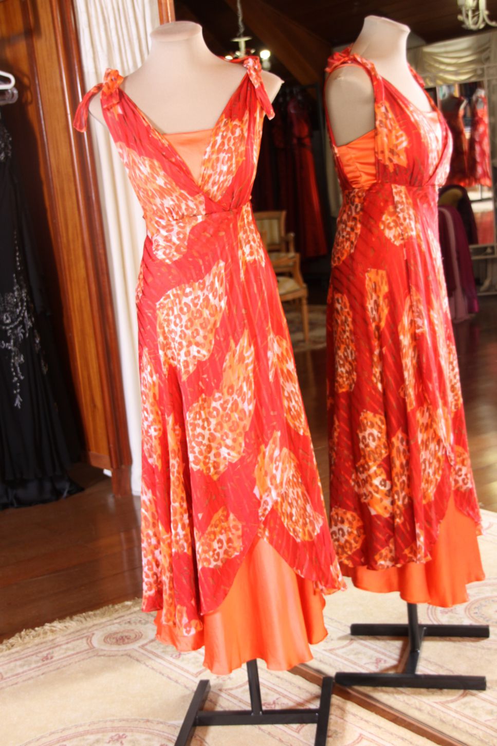 Vestidos para Mães, Madrinhas e Moda Festas - 131 - Hipnose Alta Costura e Spa para Noivas e Noivos - Campinas - SP Vestido de Festa para Mães, Vestido de Festa para Madrinhas, Vestido de Festa para Formatura, Hipnose Alta Costura