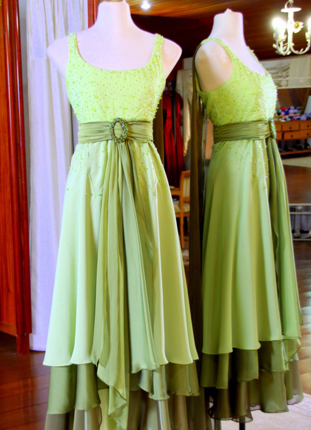 Vestidos para Mães, Madrinhas e Moda Festas - 174 - Hipnose Alta Costura e Spa para Noivas e Noivos - Campinas - SP Vestido de Festa para Mães, Vestido de Festa para Madrinhas, Vestido de Festa para Formatura, Hipnose Alta Costura