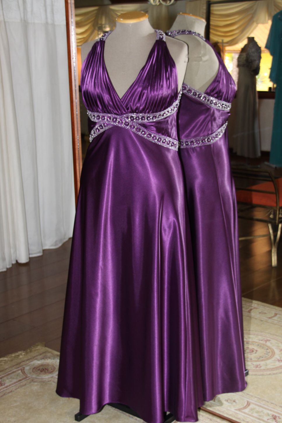 Vestidos para Mães, Madrinhas e Moda Festas - 186 - Hipnose Alta Costura e Spa para Noivas e Noivos - Campinas - SP Vestido de Festa para Mães, Vestido de Festa para Madrinhas, Vestido de Festa para Formatura, Hipnose Alta Costura