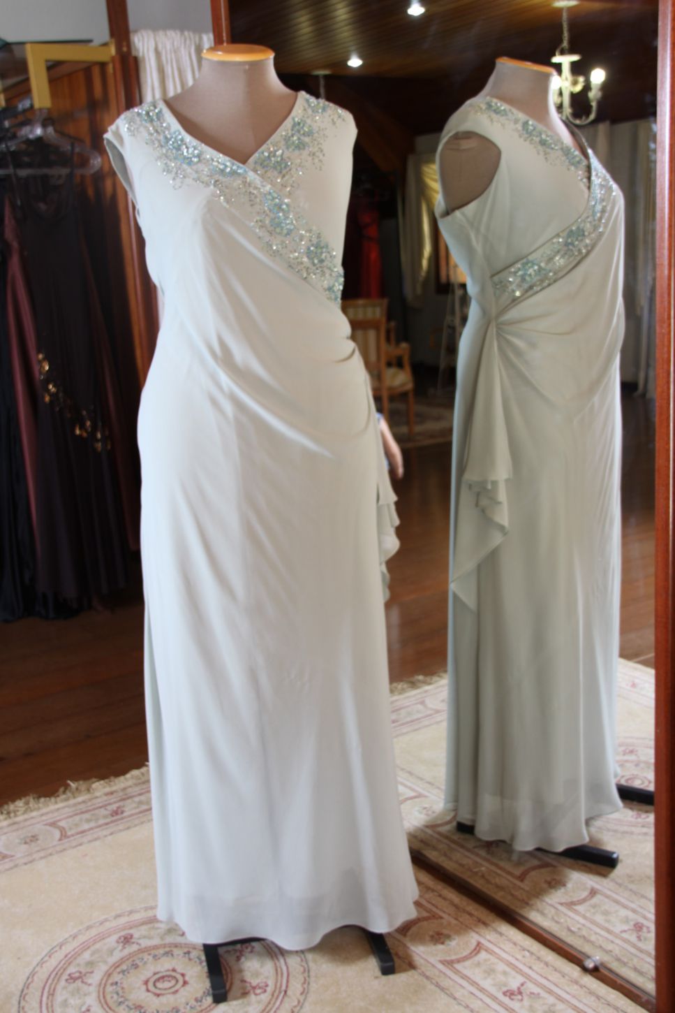 Vestidos para Mães, Madrinhas e Moda Festas - 209 - Hipnose Alta Costura e Spa para Noivas e Noivos - Campinas - SP Vestido de Festa para Mães, Vestido de Festa para Madrinhas, Vestido de Festa para Formatura, Hipnose Alta Costura