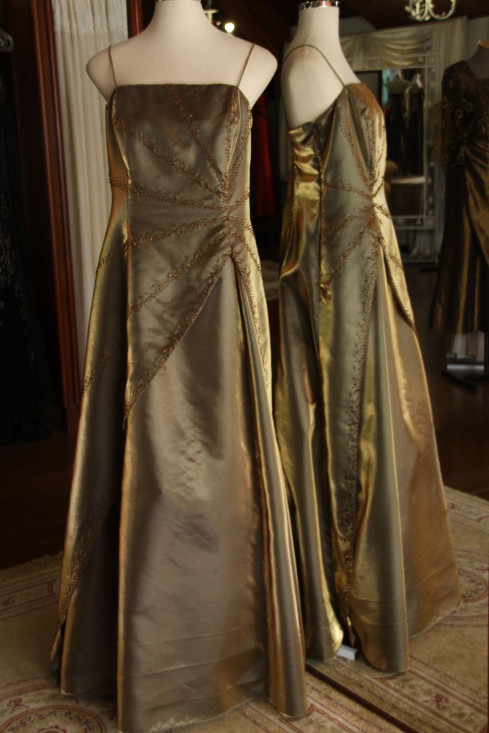 Vestidos para Mães, Madrinhas e Moda Festas - 237 - Hipnose Alta Costura e Spa para Noivas e Noivos - Campinas - SP Vestido de Festa para Mães, Vestido de Festa para Madrinhas, Vestido de Festa para Formatura, Hipnose Alta Costura