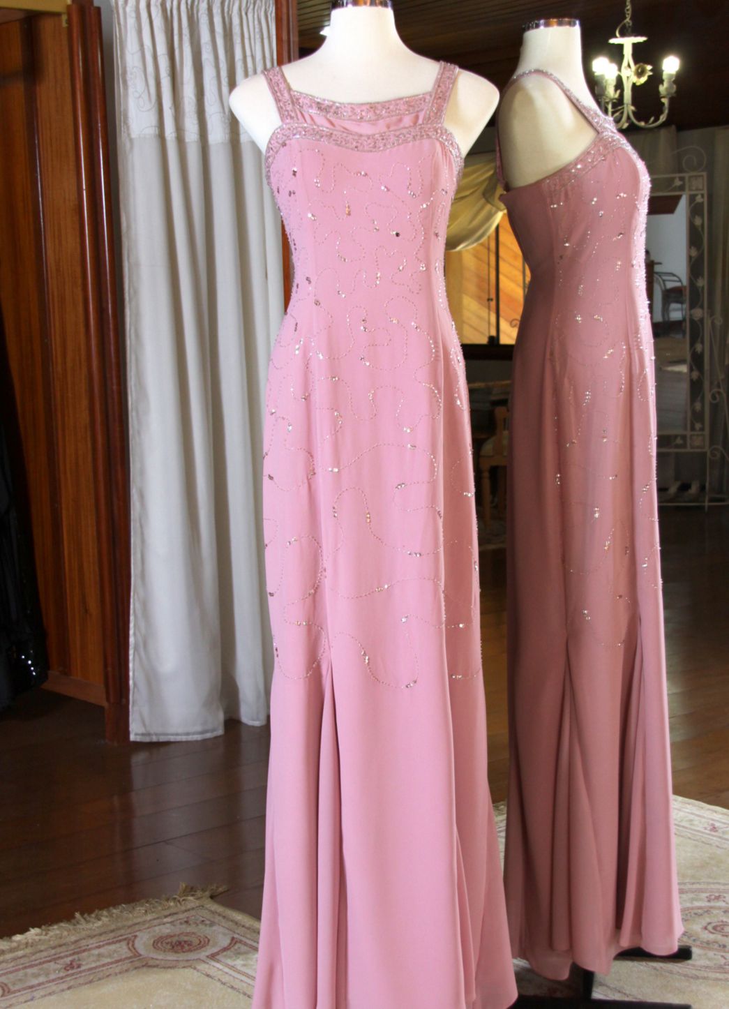 Vestidos para Mães, Madrinhas e Moda Festas - 295 - Hipnose Alta Costura e Spa para Noivas e Noivos - Campinas - SP Vestido de Festa para Mães, Vestido de Festa para Madrinhas, Vestido de Festa para Formatura, Hipnose Alta Costura