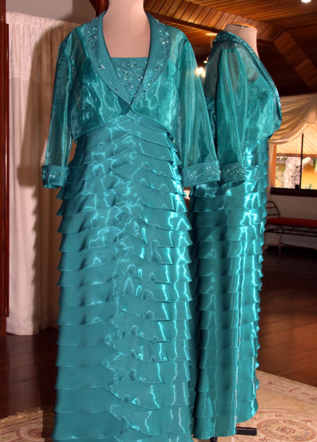 Vestidos para Mães, Madrinhas e Moda Festas - 318 - Hipnose Alta Costura e Spa para Noivas e Noivos - Campinas - SP Vestido de Festa para Mães, Vestido de Festa para Madrinhas, Vestido de Festa para Formatura, Hipnose Alta Costura