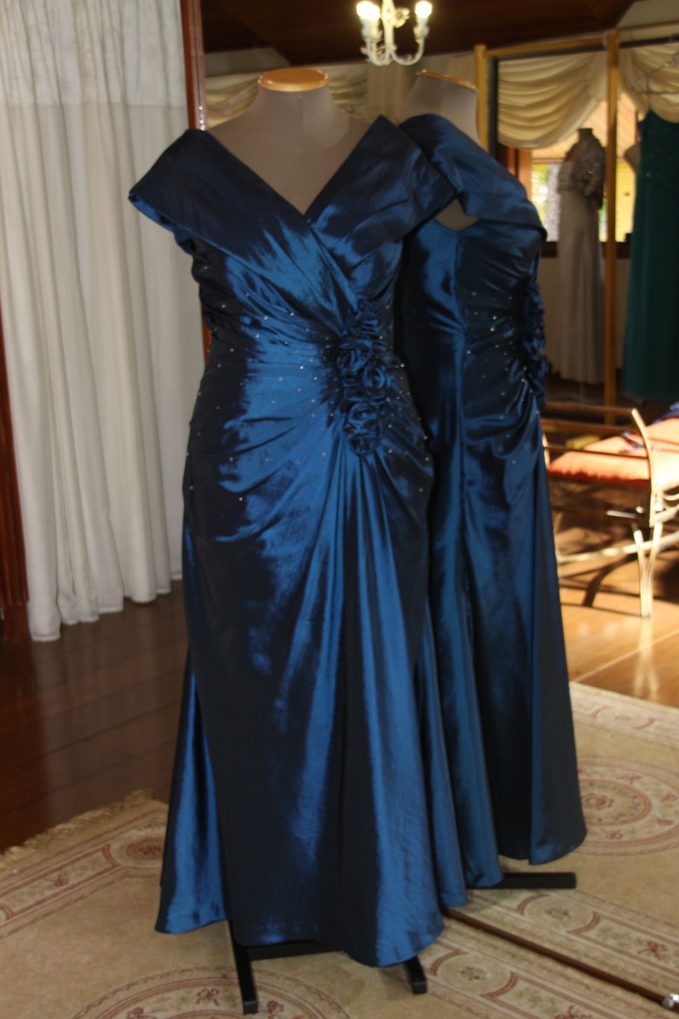 Vestidos para Mães, Madrinhas e Moda Festas - 389 - Hipnose Alta Costura e Spa para Noivas e Noivos - Campinas - SP Vestido de Festa para Mães, Vestido de Festa para Madrinhas, Vestido de Festa para Formatura, Hipnose Alta Costura