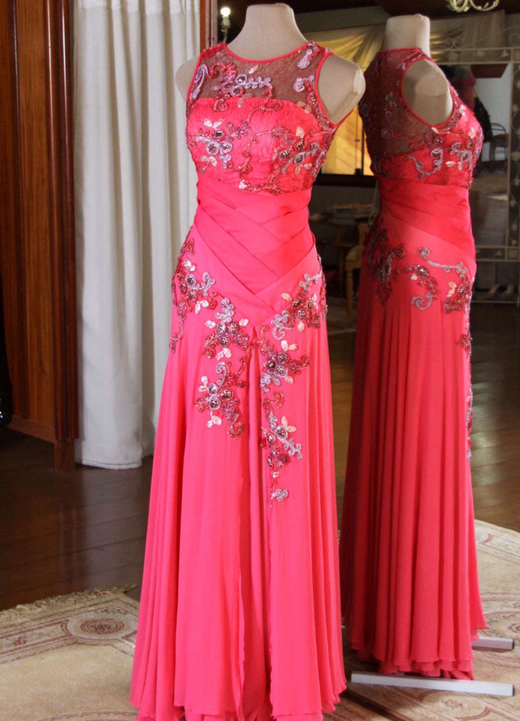 Vestidos para Mães, Madrinhas e Moda Festas - 400 - Hipnose Alta Costura e Spa para Noivas e Noivos - Campinas - SP Vestido de Festa para Mães, Vestido de Festa para Madrinhas, Vestido de Festa para Formatura, Hipnose Alta Costura