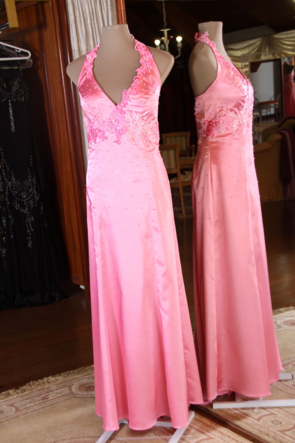 Vestidos para Mães, Madrinhas e Moda Festas - 402 - Hipnose Alta Costura e Spa para Noivas e Noivos - Campinas - SP Vestido de Festa para Mães, Vestido de Festa para Madrinhas, Vestido de Festa para Formatura, Hipnose Alta Costura