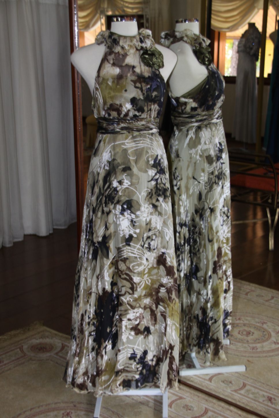 Vestidos para Mães, Madrinhas e Moda Festas - 420 - Hipnose Alta Costura e Spa para Noivas e Noivos - Campinas - SP Vestido de Festa para Mães, Vestido de Festa para Madrinhas, Vestido de Festa para Formatura, Hipnose Alta Costura