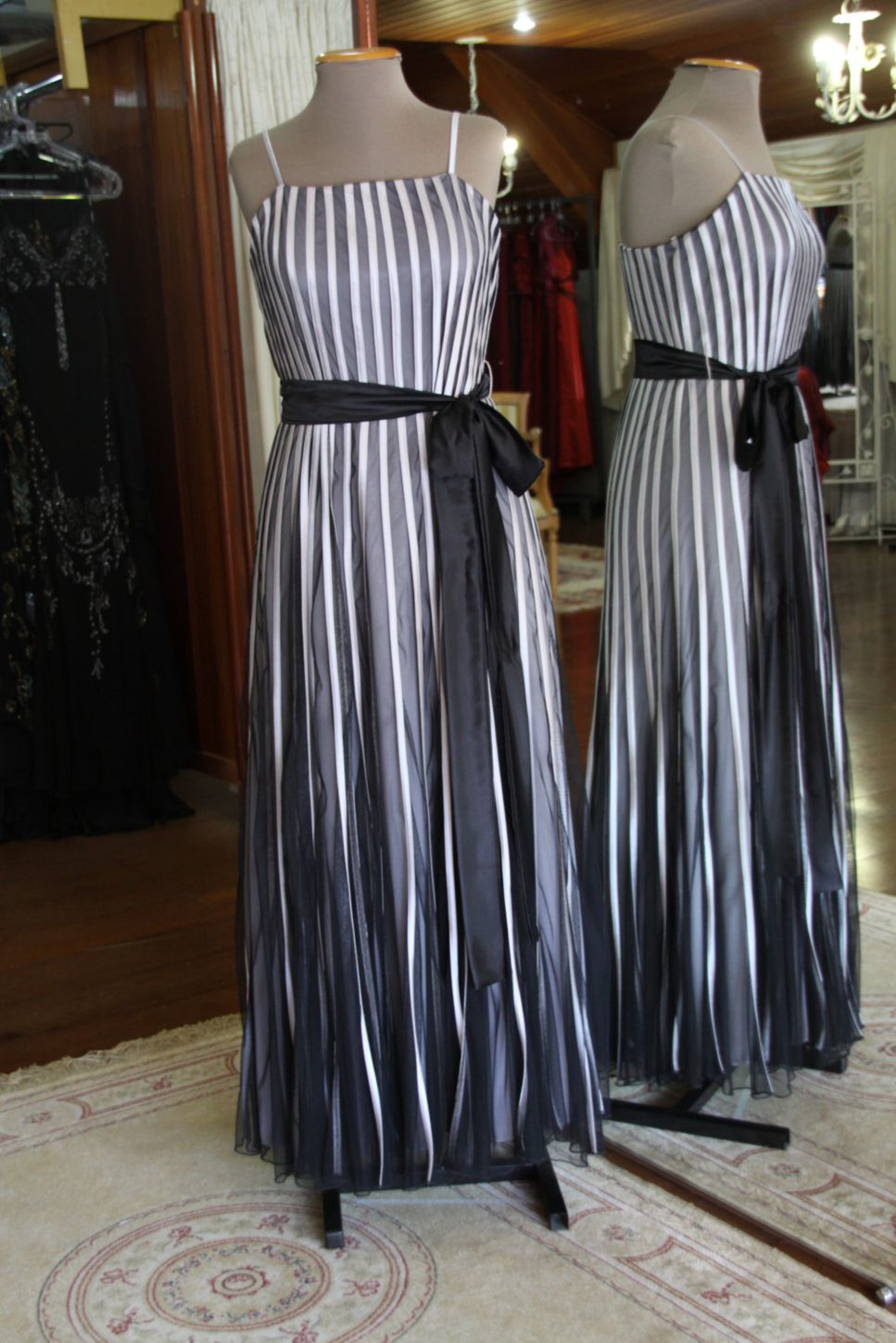 Vestidos para Mães, Madrinhas e Moda Festas - 426 - Hipnose Alta Costura e Spa para Noivas e Noivos - Campinas - SP Vestido de Festa para Mães, Vestido de Festa para Madrinhas, Vestido de Festa para Formatura, Hipnose Alta Costura