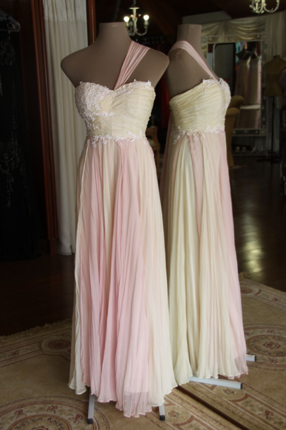 Vestidos para Mães, Madrinhas e Moda Festas - 429 - Hipnose Alta Costura e Spa para Noivas e Noivos - Campinas - SP Vestido de Festa para Mães, Vestido de Festa para Madrinhas, Vestido de Festa para Formatura, Hipnose Alta Costura