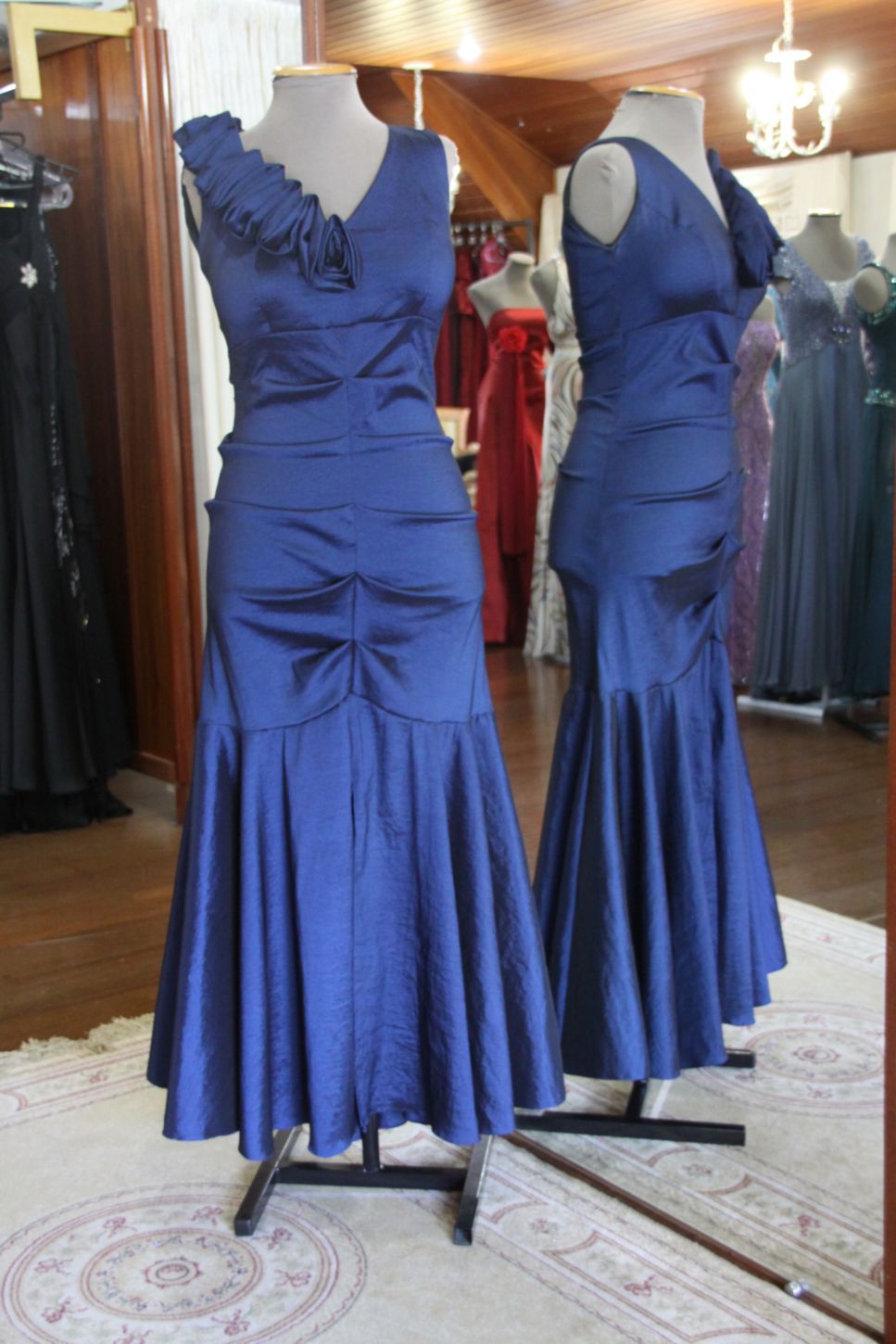 Vestidos para Mães, Madrinhas e Moda Festas - 432 - Hipnose Alta Costura e Spa para Noivas e Noivos - Campinas - SP Vestido de Festa para Mães, Vestido de Festa para Madrinhas, Vestido de Festa para Formatura, Hipnose Alta Costura