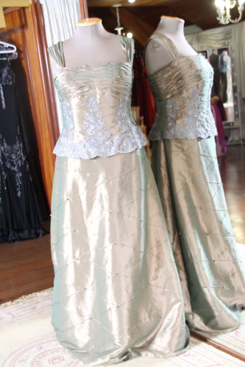 Vestidos para Mães, Madrinhas e Moda Festas - 436 - Hipnose Alta Costura e Spa para Noivas e Noivos - Campinas - SP Vestido de Festa para Mães, Vestido de Festa para Madrinhas, Vestido de Festa para Formatura, Hipnose Alta Costura