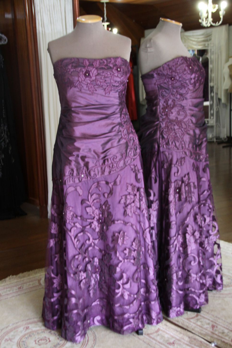 Vestidos para Mães, Madrinhas e Moda Festas - 439 - Hipnose Alta Costura e Spa para Noivas e Noivos - Campinas - SP Vestido de Festa para Mães, Vestido de Festa para Madrinhas, Vestido de Festa para Formatura, Hipnose Alta Costura