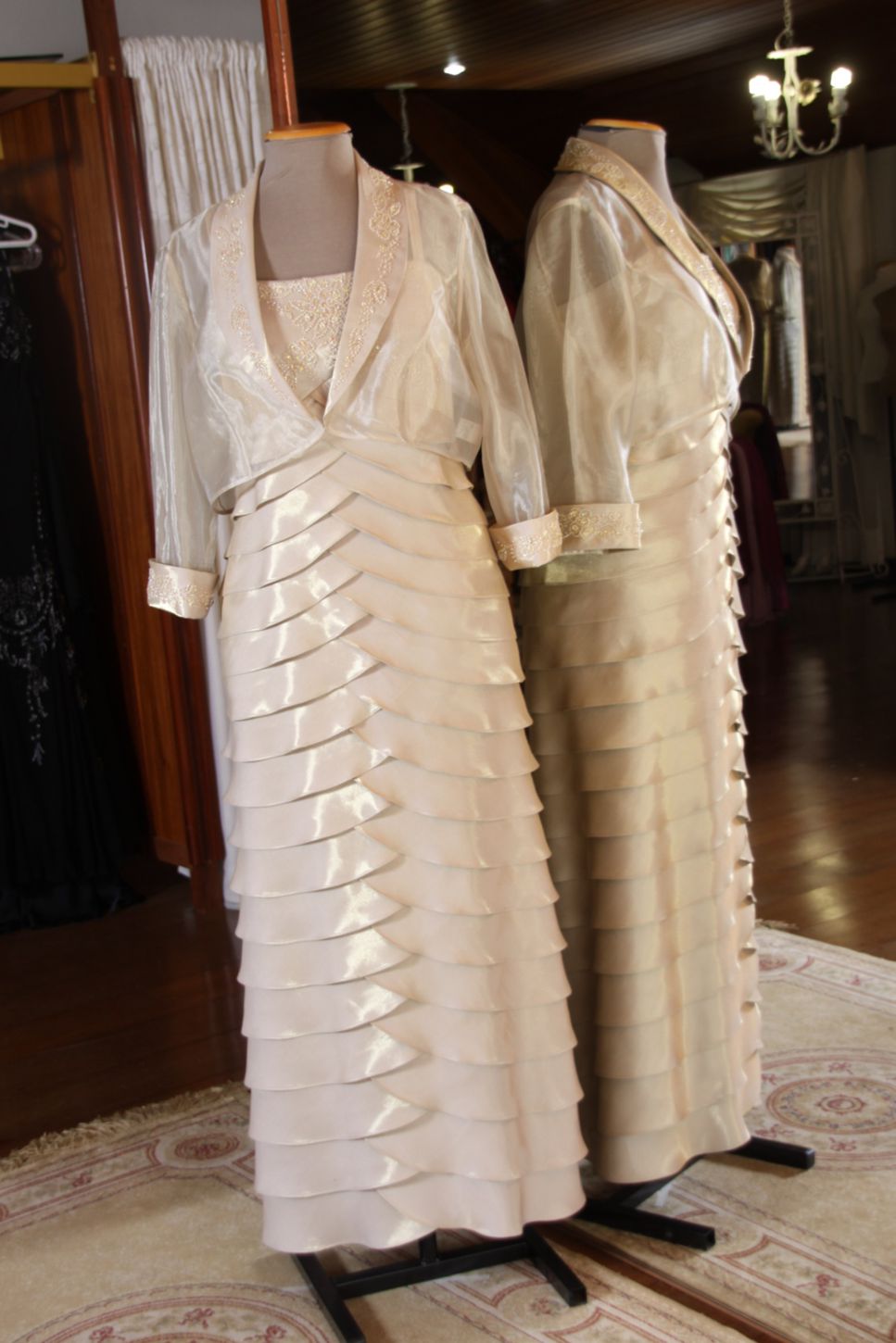 Vestidos para Mães, Madrinhas e Moda Festas - 446 - Hipnose Alta Costura e Spa para Noivas e Noivos - Campinas - SP Vestido de Festa para Mães, Vestido de Festa para Madrinhas, Vestido de Festa para Formatura, Hipnose Alta Costura