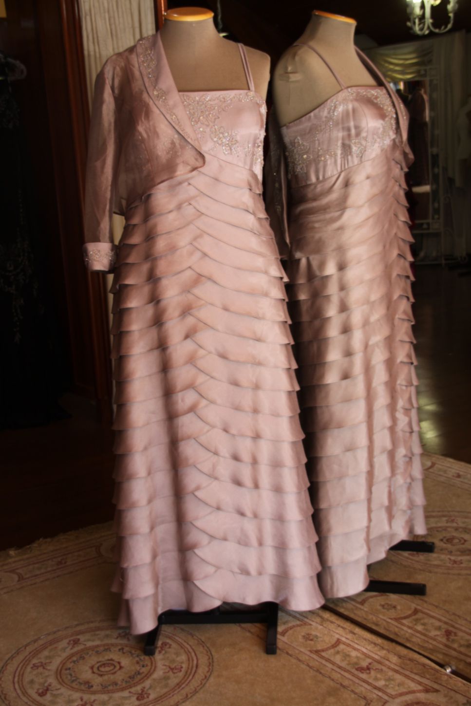 Vestidos para Mães, Madrinhas e Moda Festas - 517 - Hipnose Alta Costura e Spa para Noivas e Noivos - Campinas - SP Vestido de Festa para Mães, Vestido de Festa para Madrinhas, Vestido de Festa para Formatura, Hipnose Alta Costura