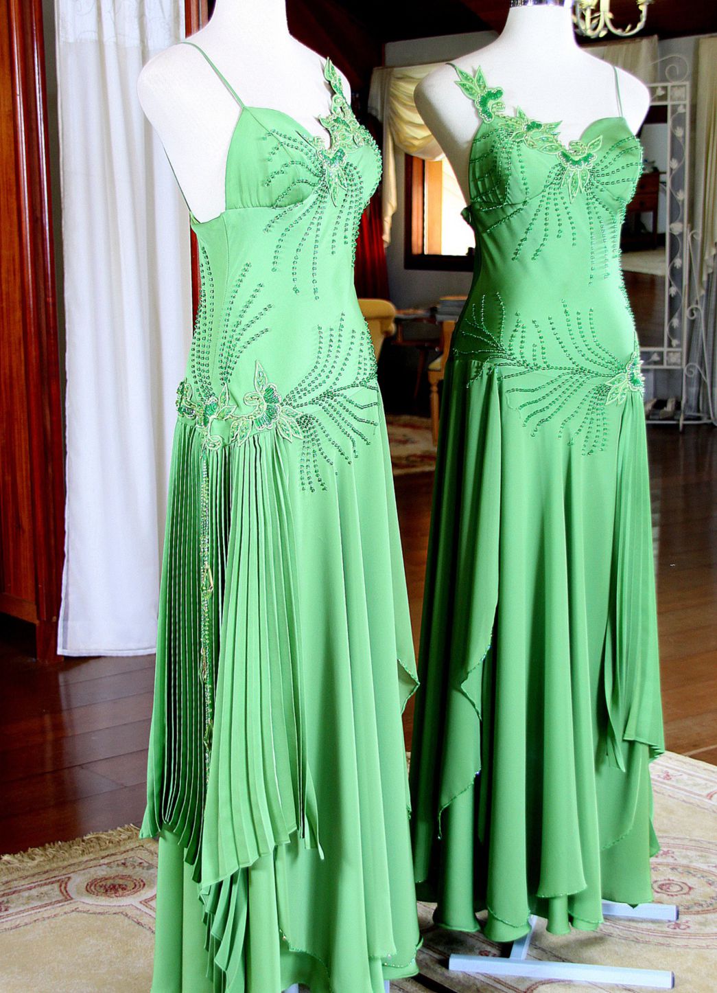 Vestidos para Mães, Madrinhas e Moda Festas - 569 - Hipnose Alta Costura e Spa para Noivas e Noivos - Campinas - SP Vestido de Festa para Mães, Vestido de Festa para Madrinhas, Vestido de Festa para Formatura, Hipnose Alta Costura