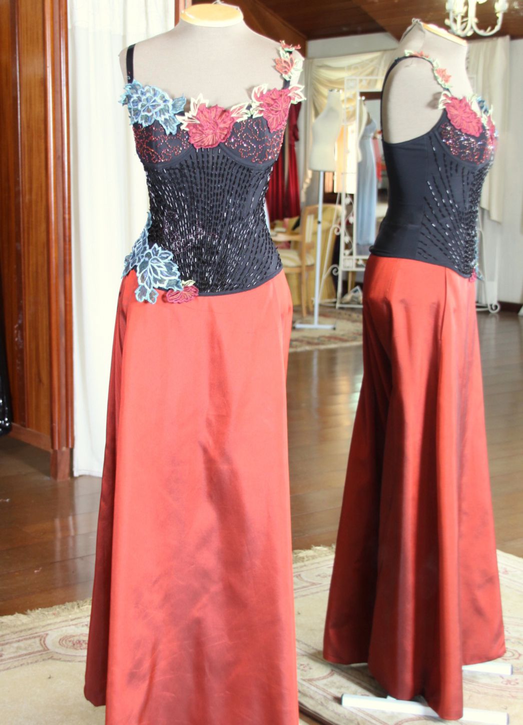 Vestidos para Mães, Madrinhas e Moda Festas - 605 - Hipnose Alta Costura e Spa para Noivas e Noivos - Campinas - SP Vestido de Festa para Mães, Vestido de Festa para Madrinhas, Vestido de Festa para Formatura, Hipnose Alta Costura