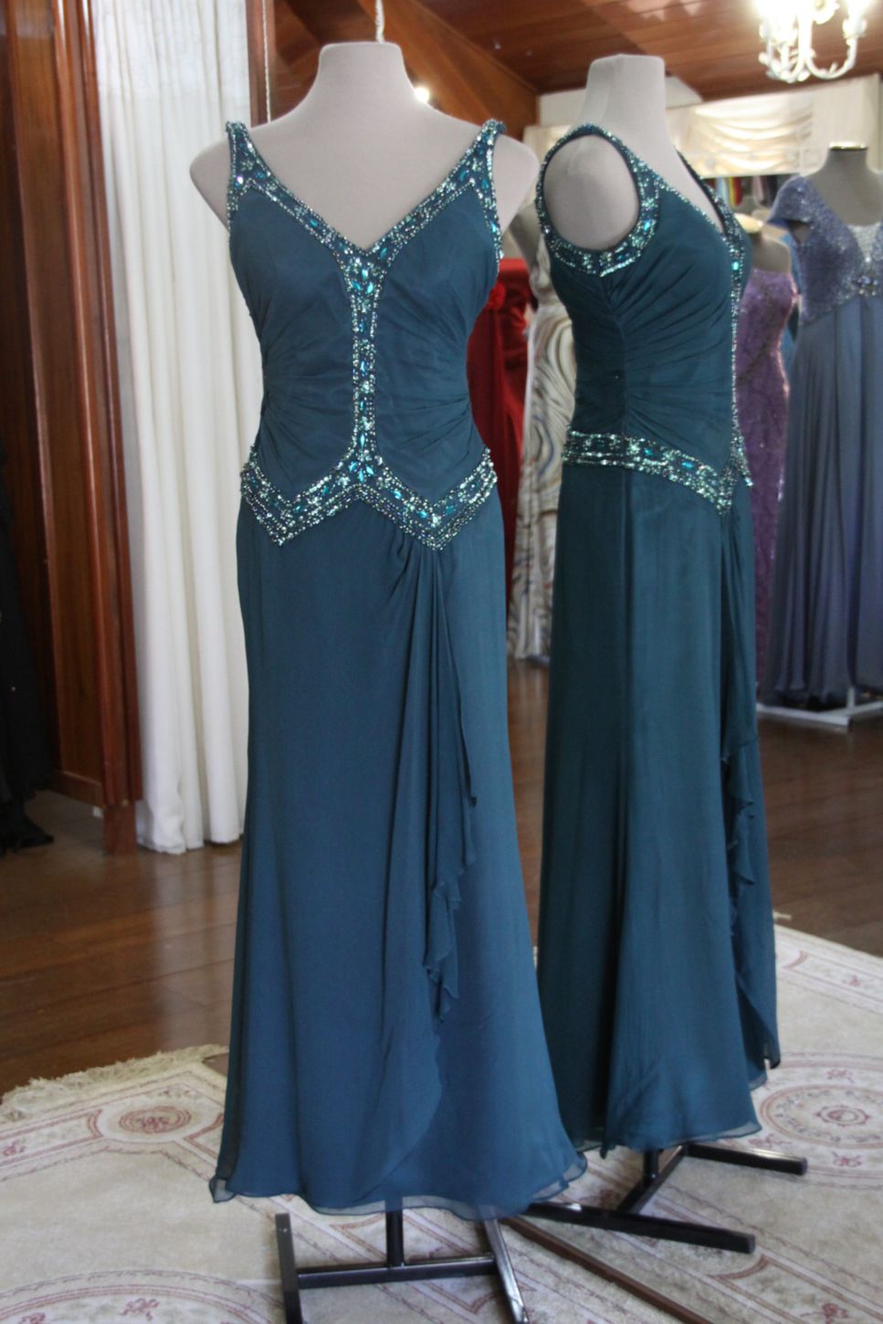 Vestidos para Mães, Madrinhas e Moda Festas - 694 - Hipnose Alta Costura e Spa para Noivas e Noivos - Campinas - SP Vestido de Festa para Mães, Vestido de Festa para Madrinhas, Vestido de Festa para Formatura, Hipnose Alta Costura