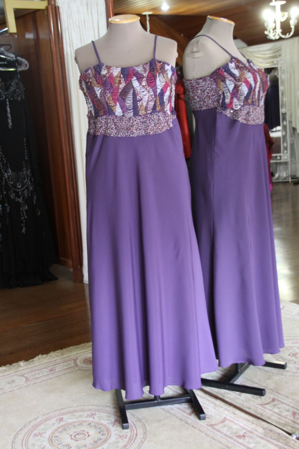 Vestidos para Mães, Madrinhas e Moda Festas - 699 - Hipnose Alta Costura e Spa para Noivas e Noivos - Campinas - SP Vestido de Festa para Mães, Vestido de Festa para Madrinhas, Vestido de Festa para Formatura, Hipnose Alta Costura