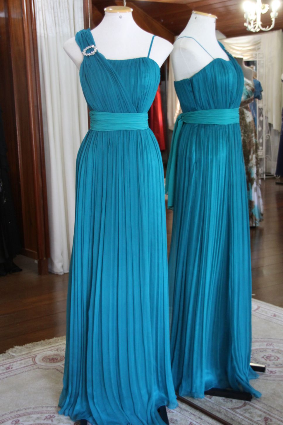 Vestidos para Mães, Madrinhas e Moda Festas - 736 - Hipnose Alta Costura e Spa para Noivas e Noivos - Campinas - SP Vestido de Festa para Mães, Vestido de Festa para Madrinhas, Vestido de Festa para Formatura, Hipnose Alta Costura