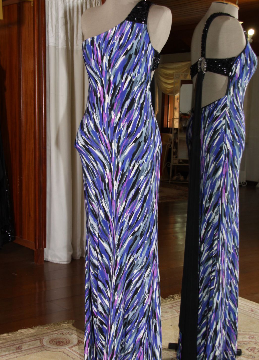 Vestidos para Mães, Madrinhas e Moda Festas - 738 - Hipnose Alta Costura e Spa para Noivas e Noivos - Campinas - SP Vestido de Festa para Mães, Vestido de Festa para Madrinhas, Vestido de Festa para Formatura, Hipnose Alta Costura