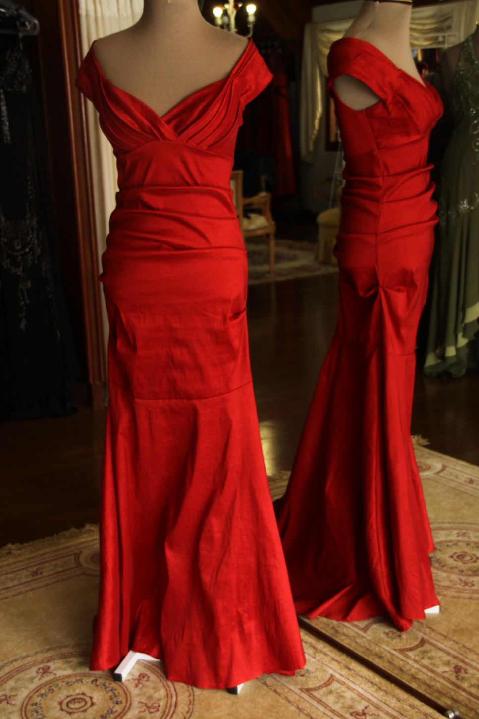 Vestidos para Mães, Madrinhas e Moda Festas - 741 - Hipnose Alta Costura e Spa para Noivas e Noivos - Campinas - SP Vestido de Festa para Mães, Vestido de Festa para Madrinhas, Vestido de Festa para Formatura, Hipnose Alta Costura